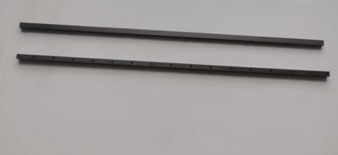 LINH KIỆN GRAPHITE GIA CÔNG CHÍNH XÁC VÀ THANH DẸT GRAPHITE (STRIP): VẬT LIỆU CHỊU NHIỆT VÀ TỰ BÔI TRƠN
